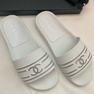 Chanel Pool Slides 39